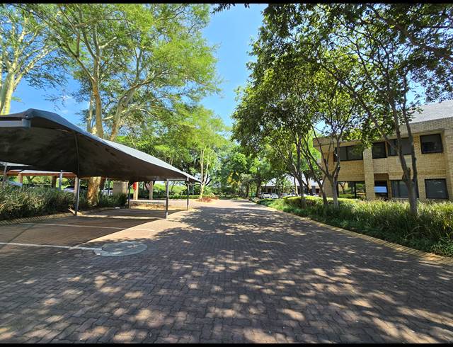 5,745M² OFFICE FOR SALE IN BRYANSTON